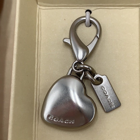 COACH Boxed Corner Zip Wristlet With Daisy Print COLOR:
Silver/Bubblegum… - Picture 14 of 16